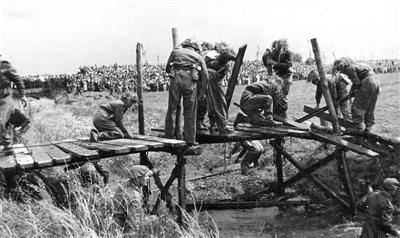 14 juli 1948 Bruggetje bouwen ad Karbrug (Custom)